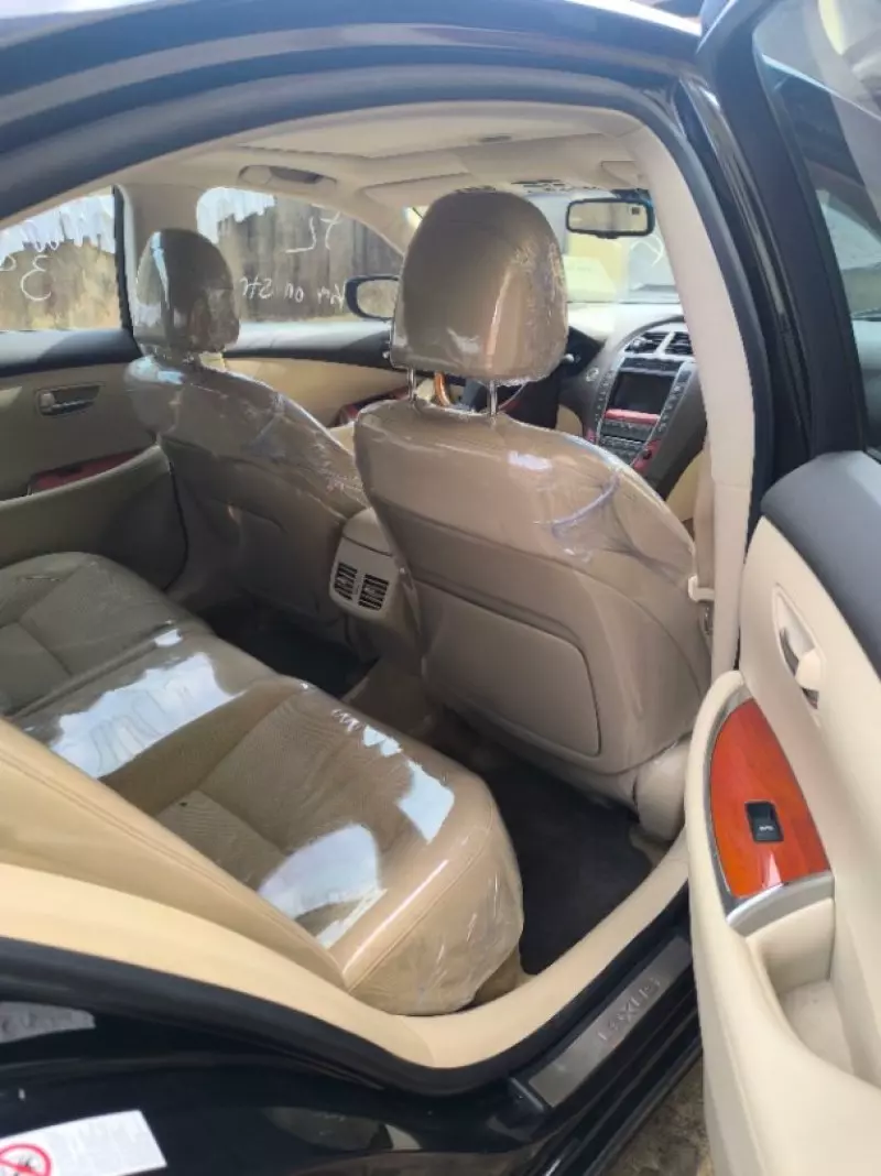 Lexus ES 350   - 2010