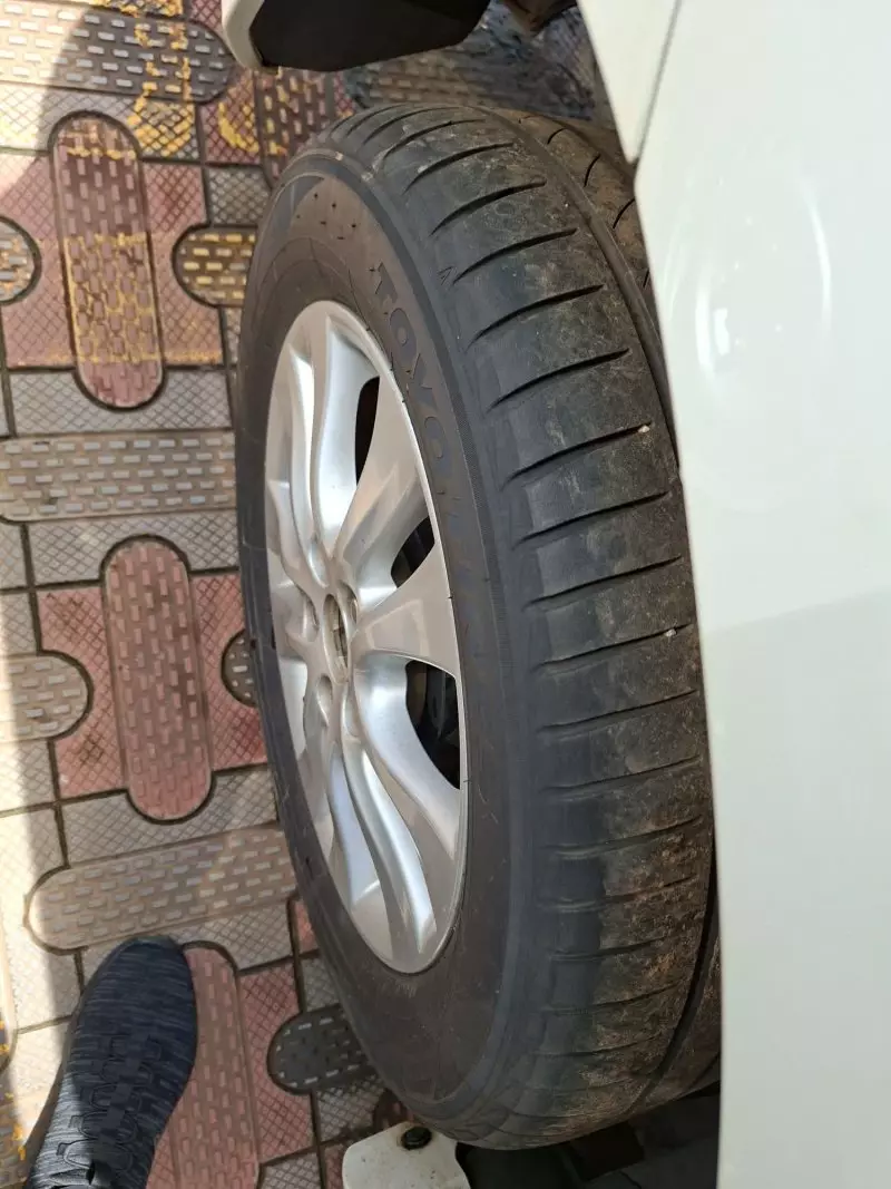 Toyota Noah   - 2012