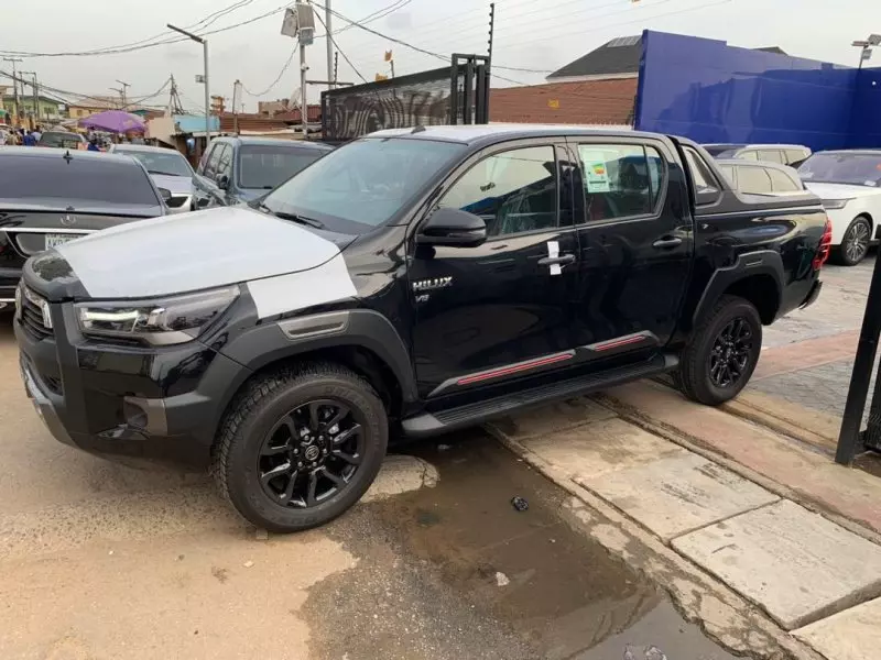 Toyota Hilux   - 2024