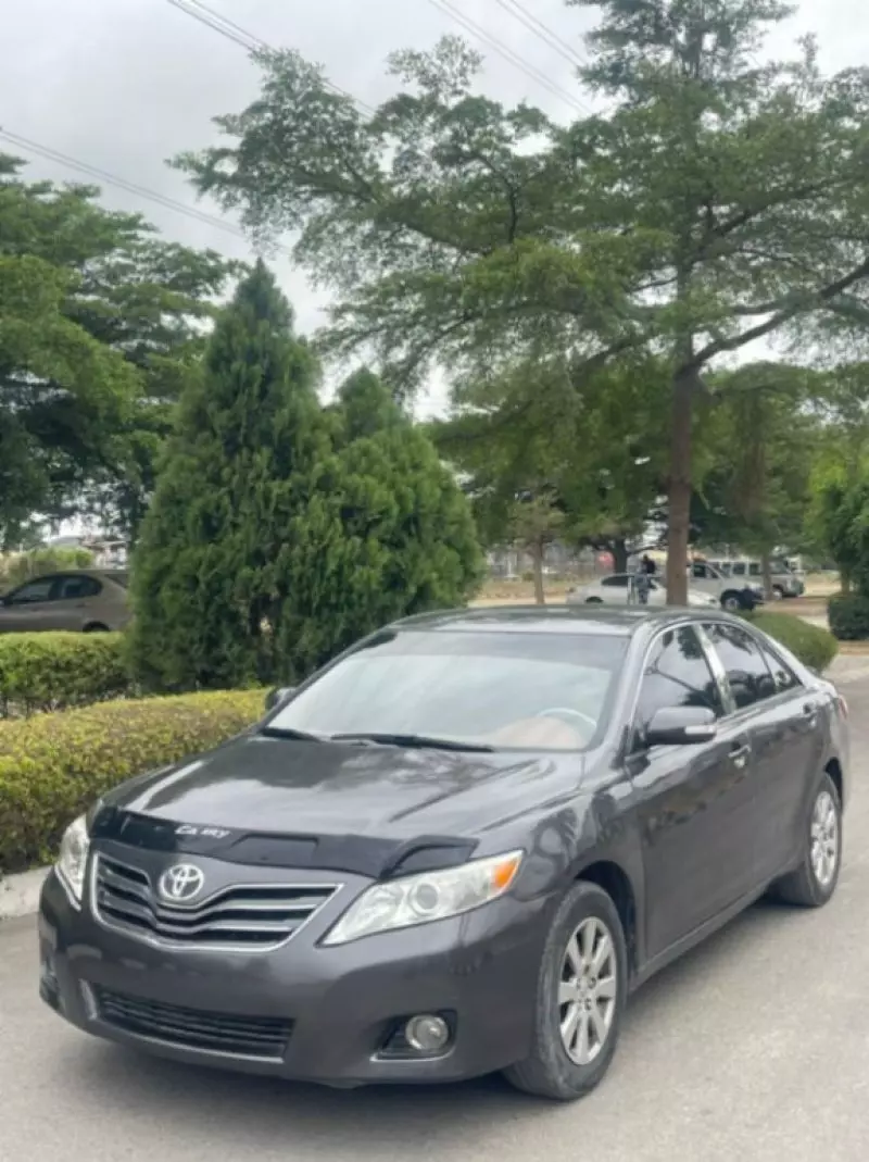 Toyota Camry   - 2009