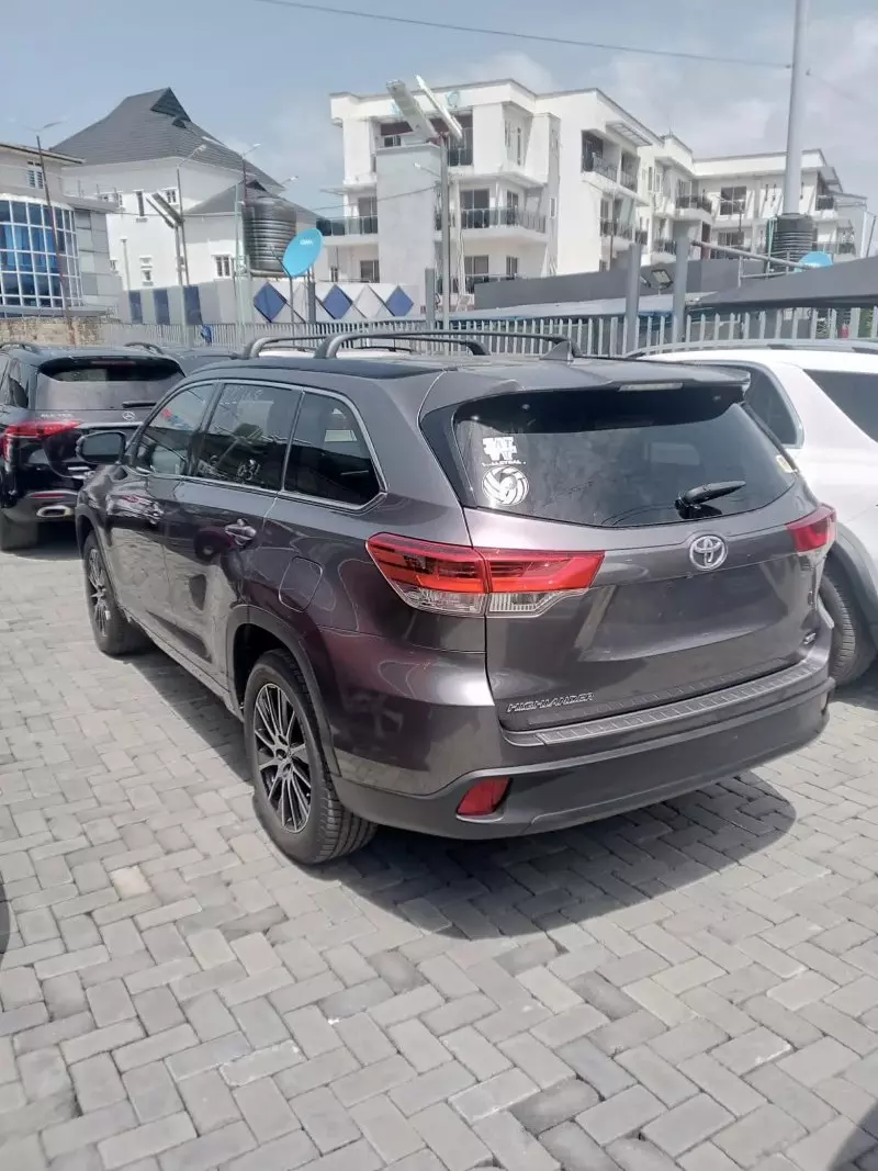 Toyota Highlander   - 2017