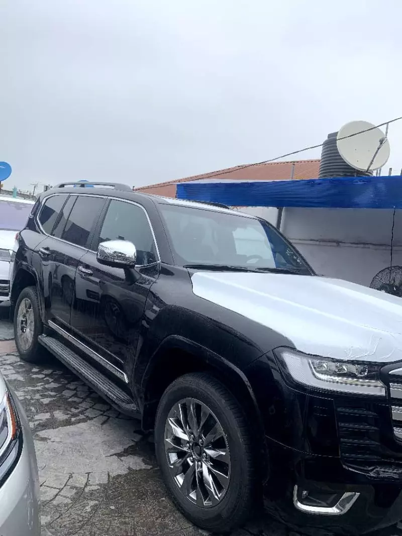 Toyota Land Cruiser   - 2024