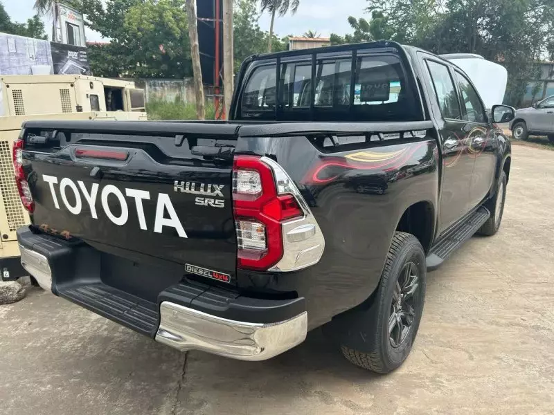 Toyota Hilux   - 2025