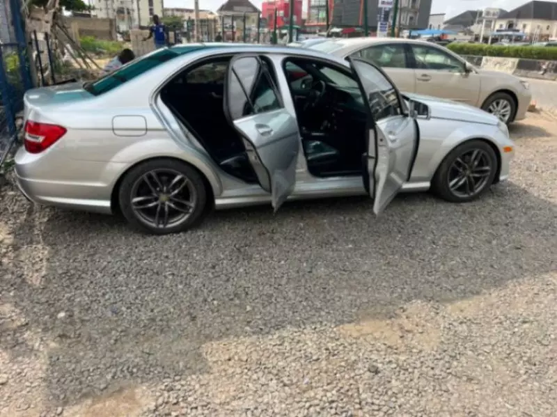 Mercedes-Benz C 300 - 2012