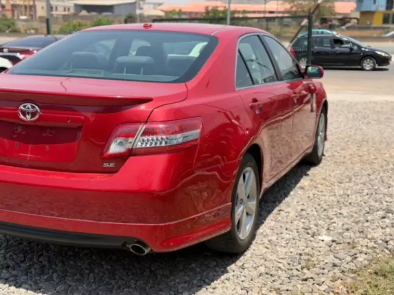 Toyota Camry   - 2011