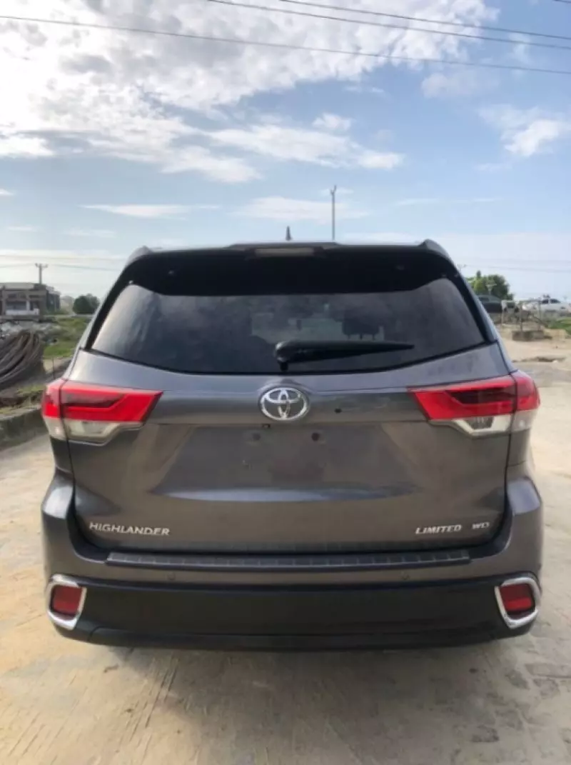 Toyota Highlander   - 2015