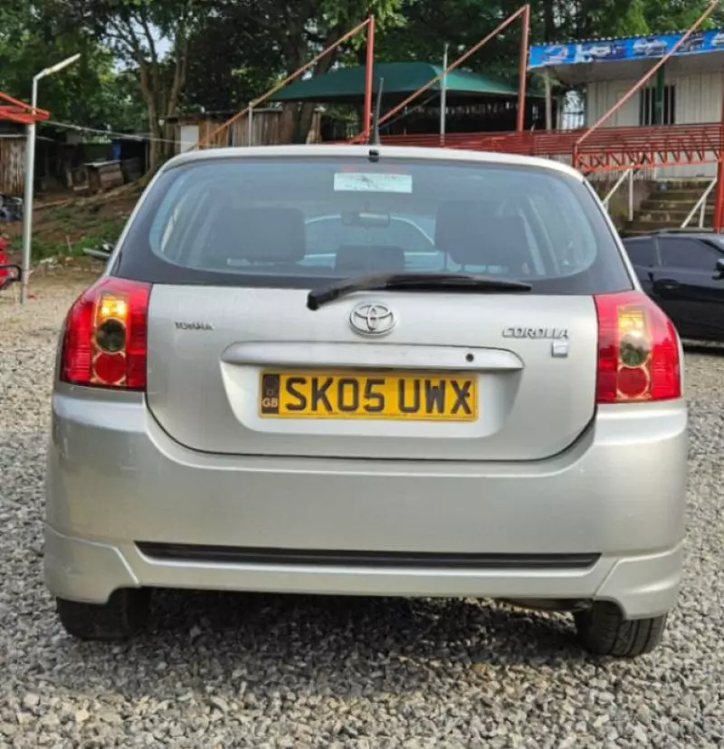 Toyota corolla   - 2004