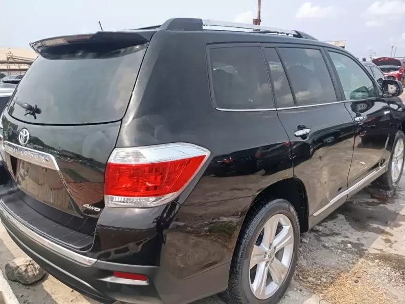Toyota Highlander   - 2011