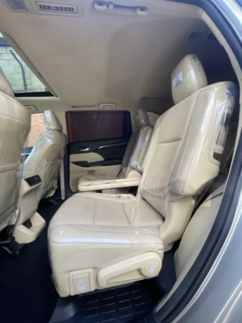 Toyota Highlander   - 2015