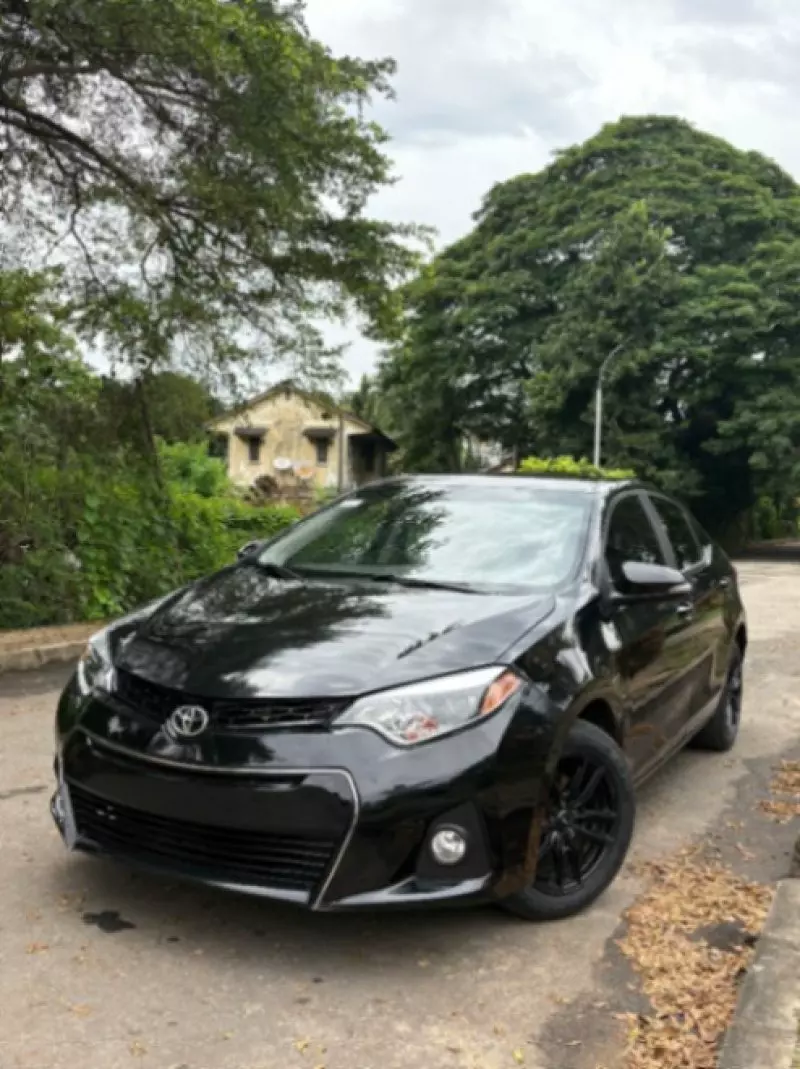 Toyota Corolla   - 2016