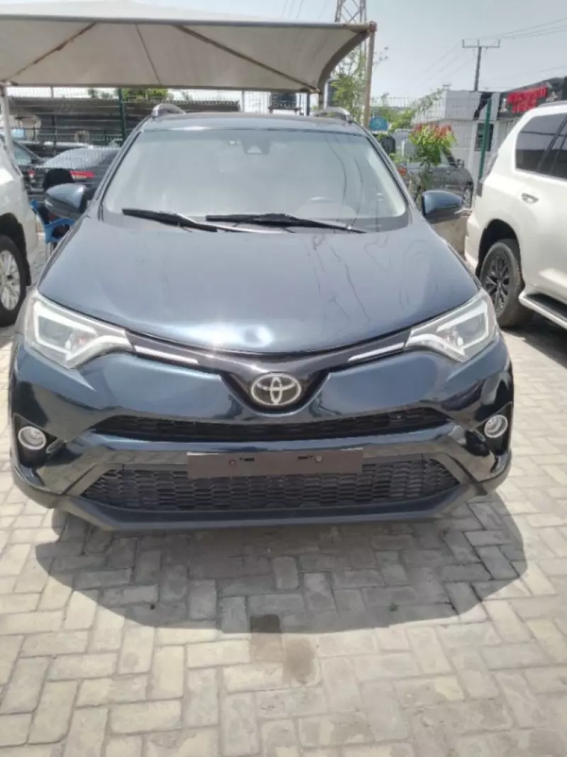 Toyota RAV 4   - 2017
