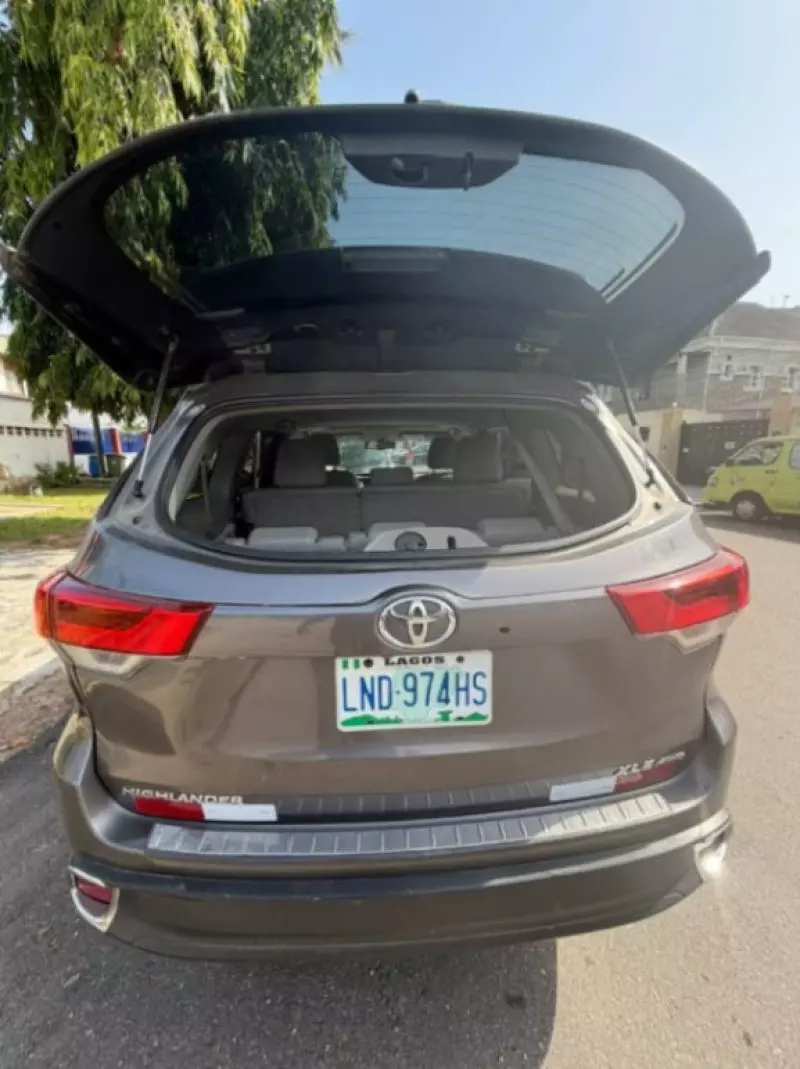 Toyota Highlander   - 2014