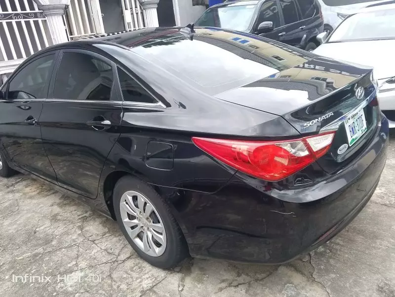 Hyundai Sonata   - 2011