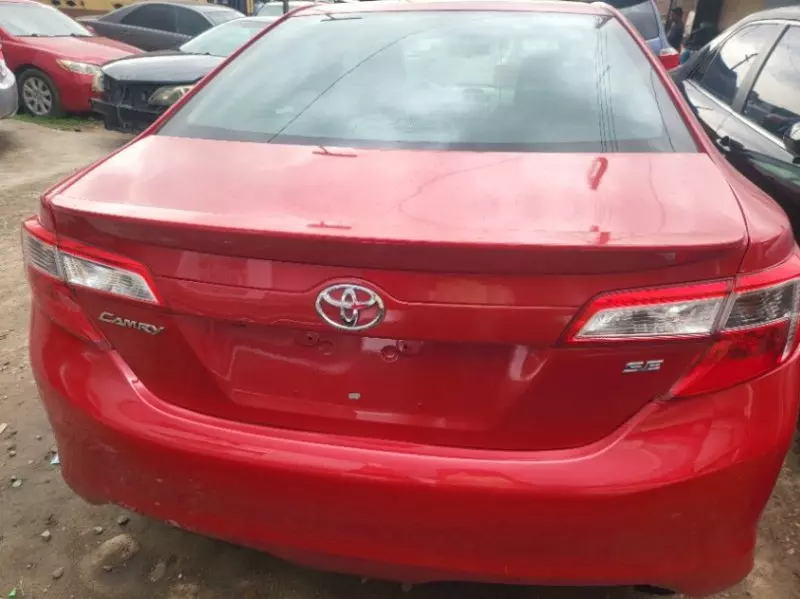 Toyota Camry   - 2014