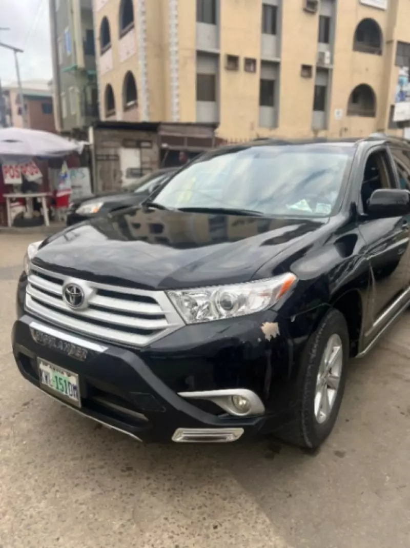 Toyota Highlander   - 2012