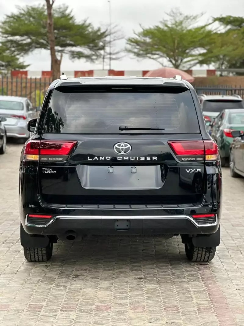 Toyota  Land Cruiser VXR V8   - 2023