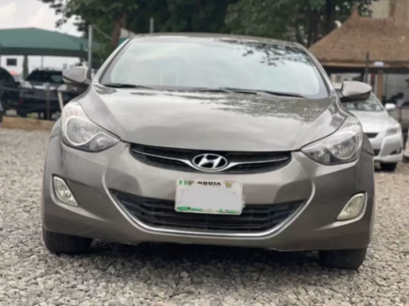 Hyundai Elantra   - 2010