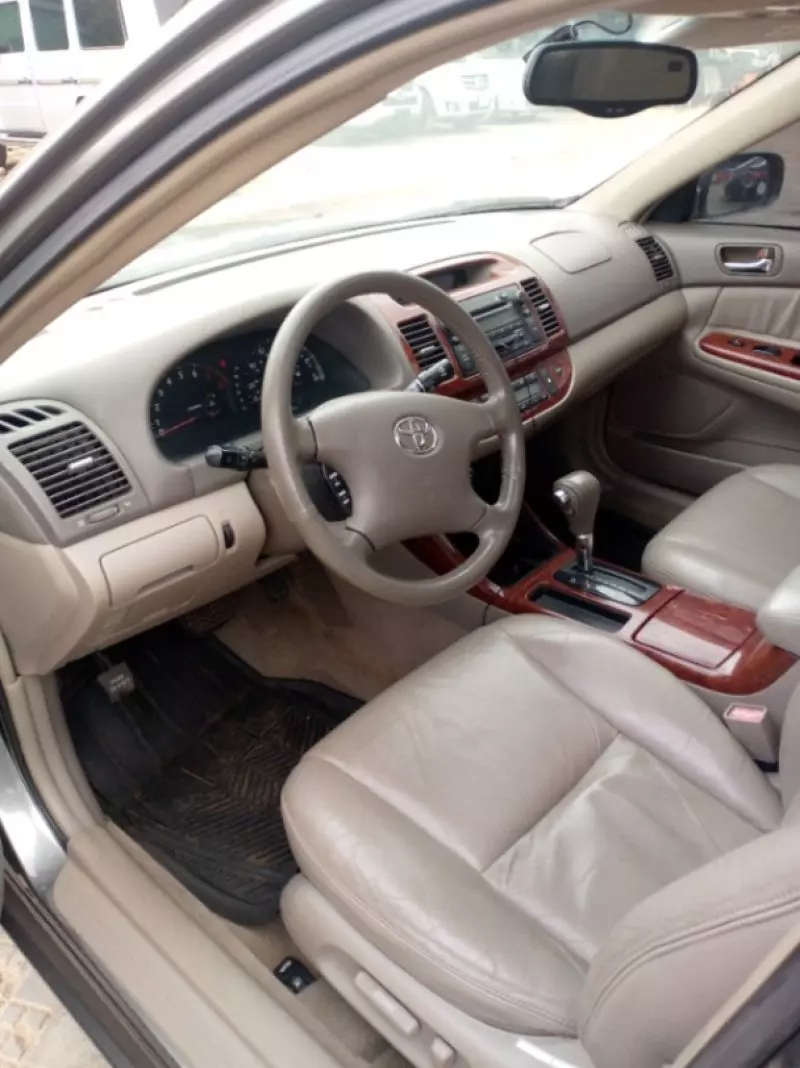 Toyota Camry   - 2003