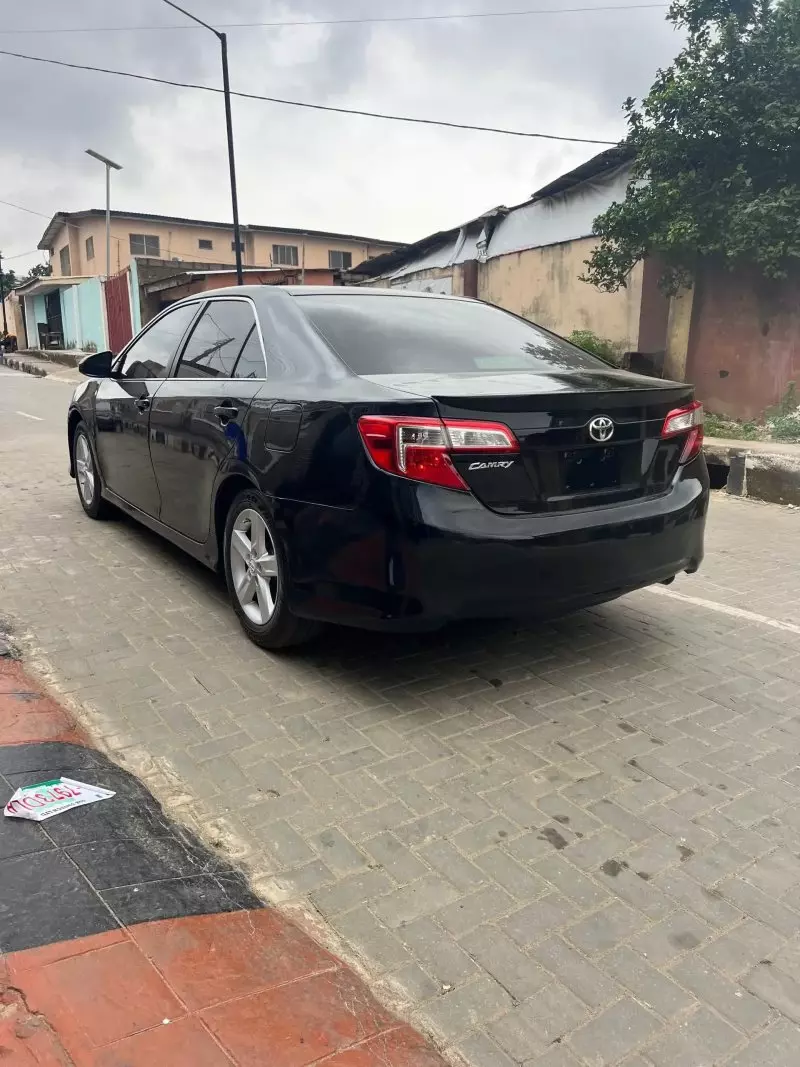 Toyota Camry   - 2012