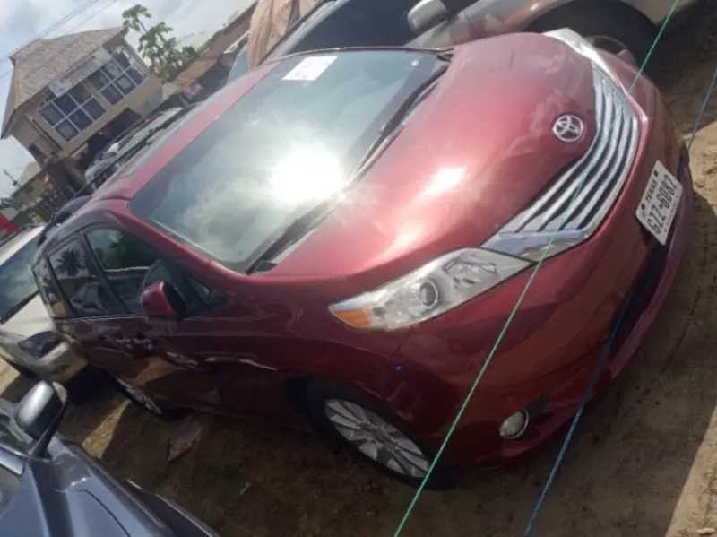 Toyota Sienna   - 2011