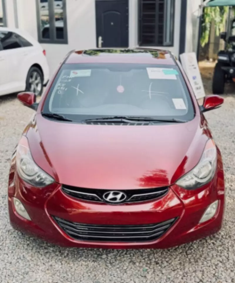 Hyundai Elantra   - 2011