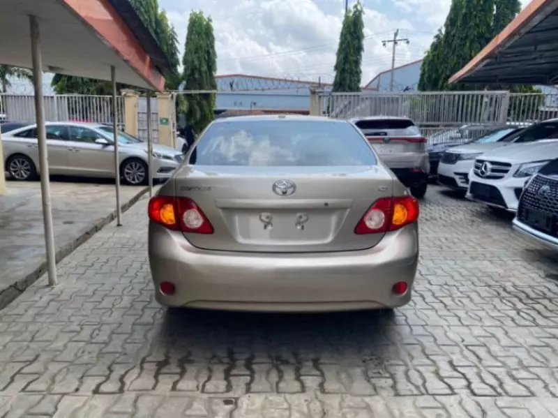 Toyota Corolla   - 2010