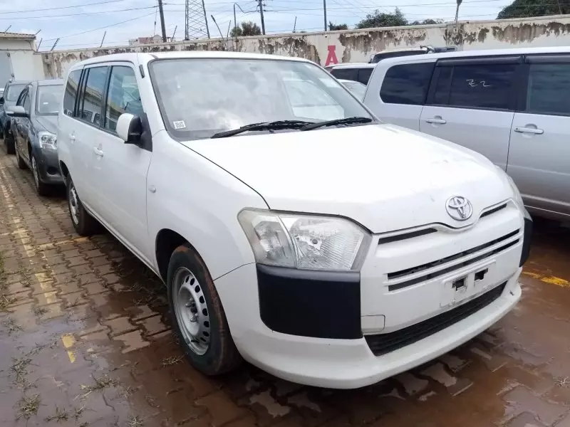 Toyota Succeed    - 2015