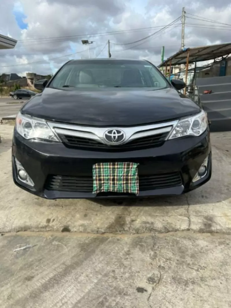 Toyota Camry   - 2014