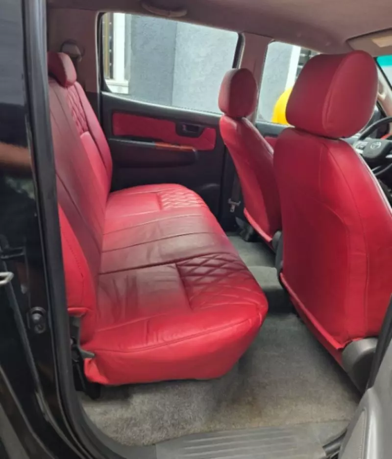 Toyota Hilux   - 2015