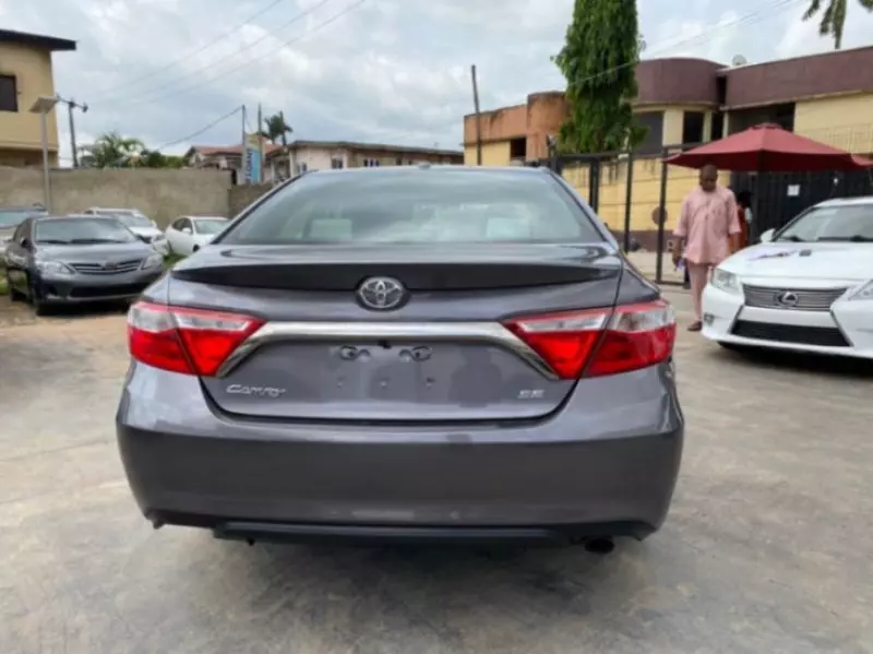 Toyota Camry   - 2016