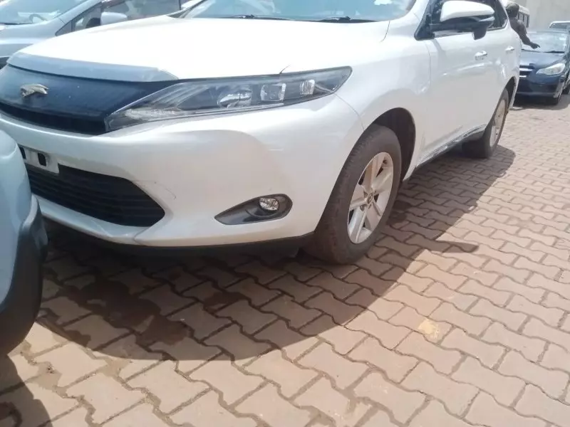 Toyota Harrier   - 2016