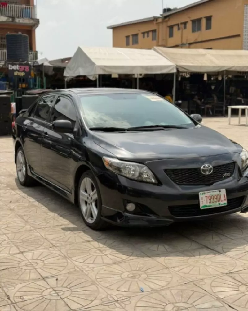 Toyota Corolla   - 2010