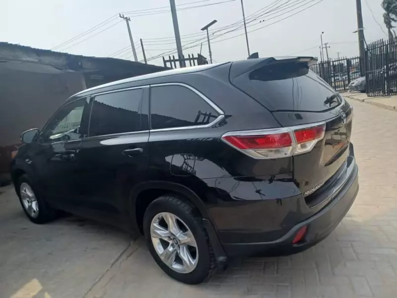 Toyota Highlander   - 2016