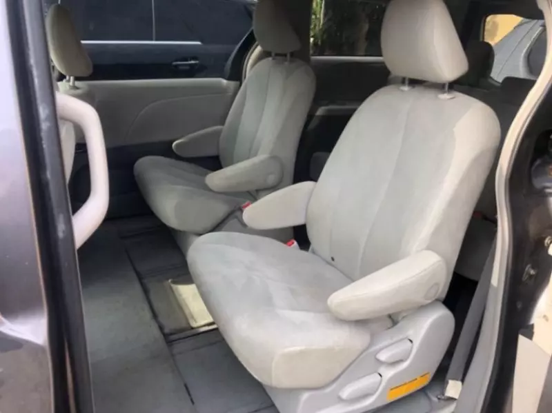 Toyota Sienna   - 2011