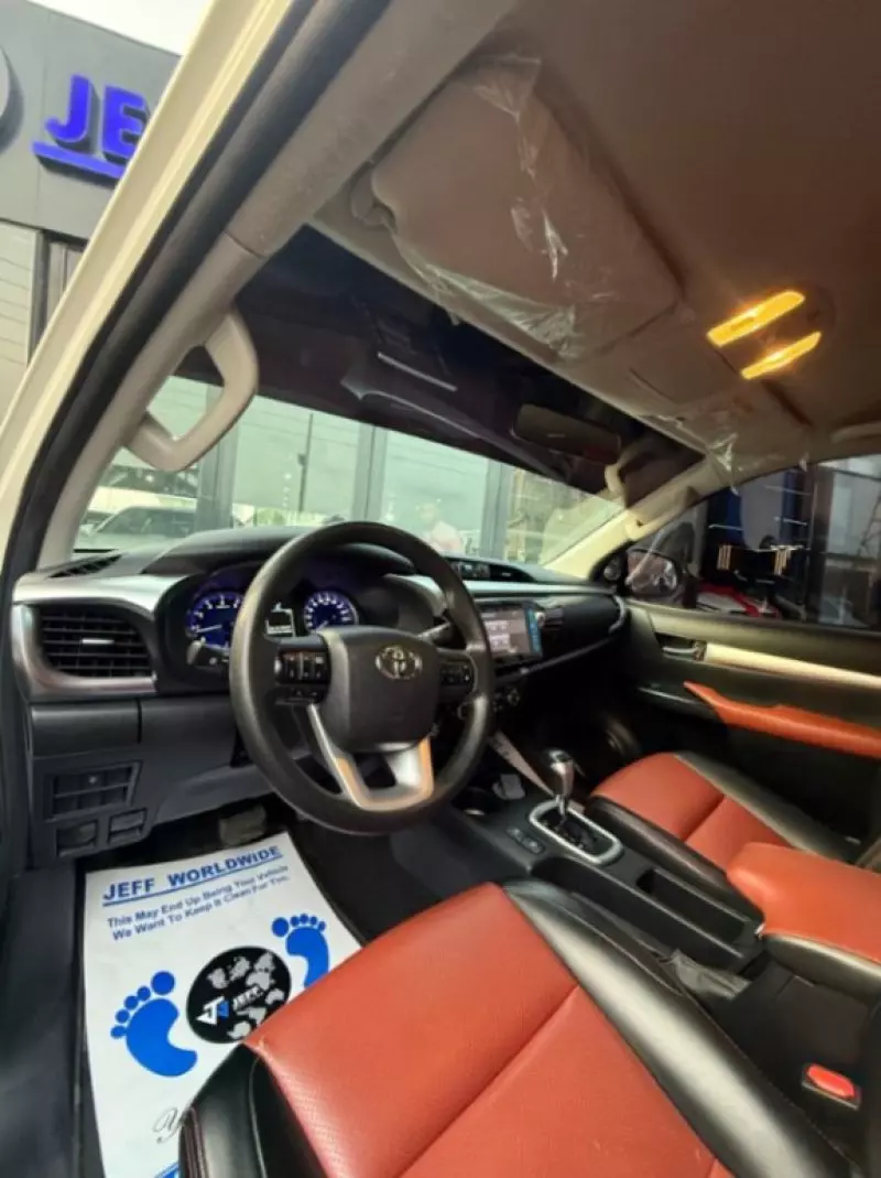 Toyota Hilux   - 2019