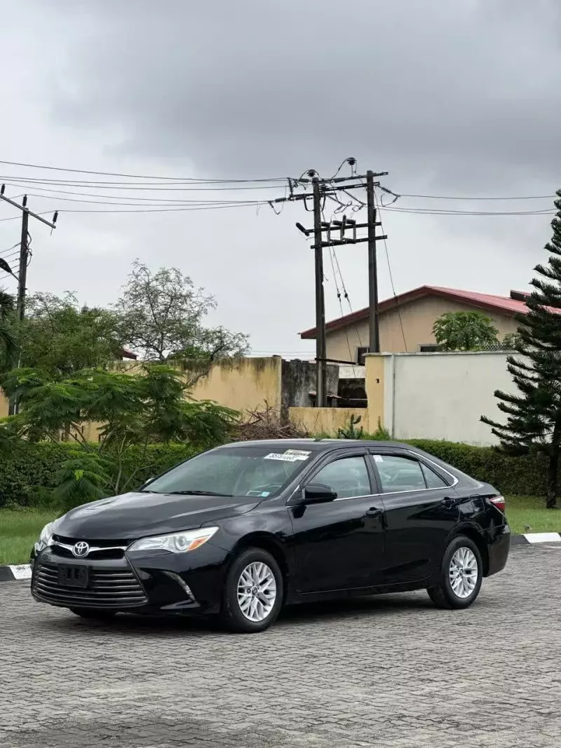 Toyota Camry   - 2016