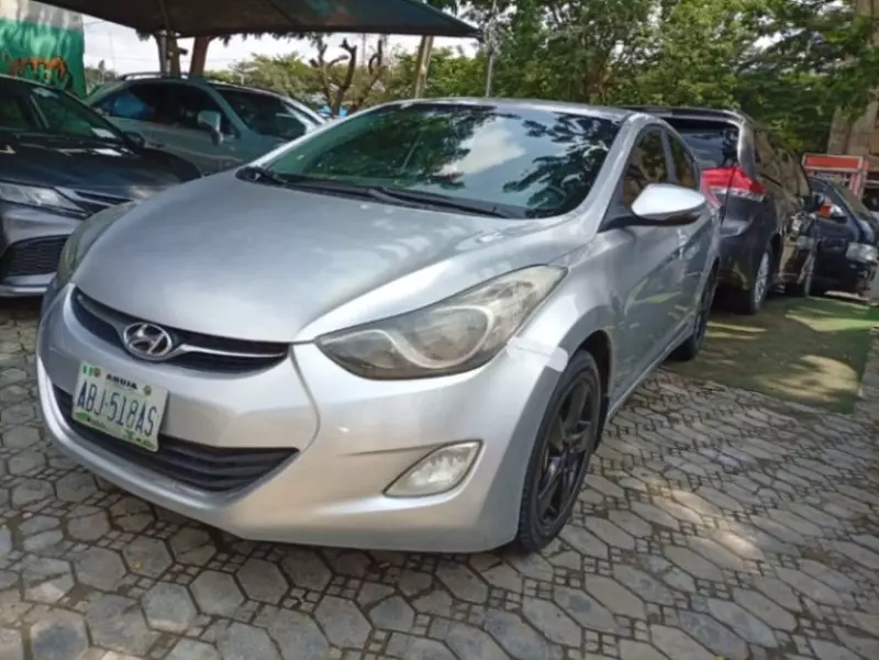 Hyundai Elantra   - 2013