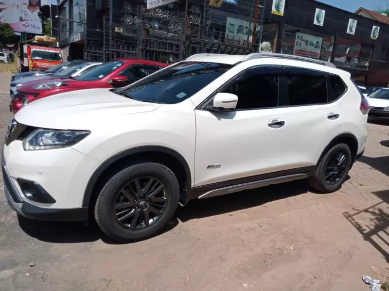 Nissan x-trail hybrid   - 2016