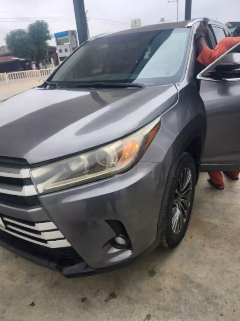 Toyota Highlander   - 2013