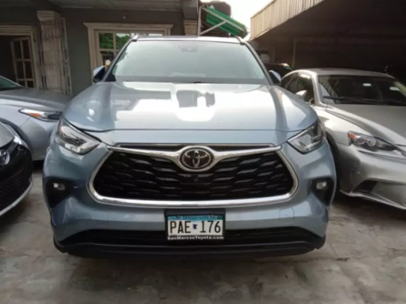 Toyota Highlander   - 2021