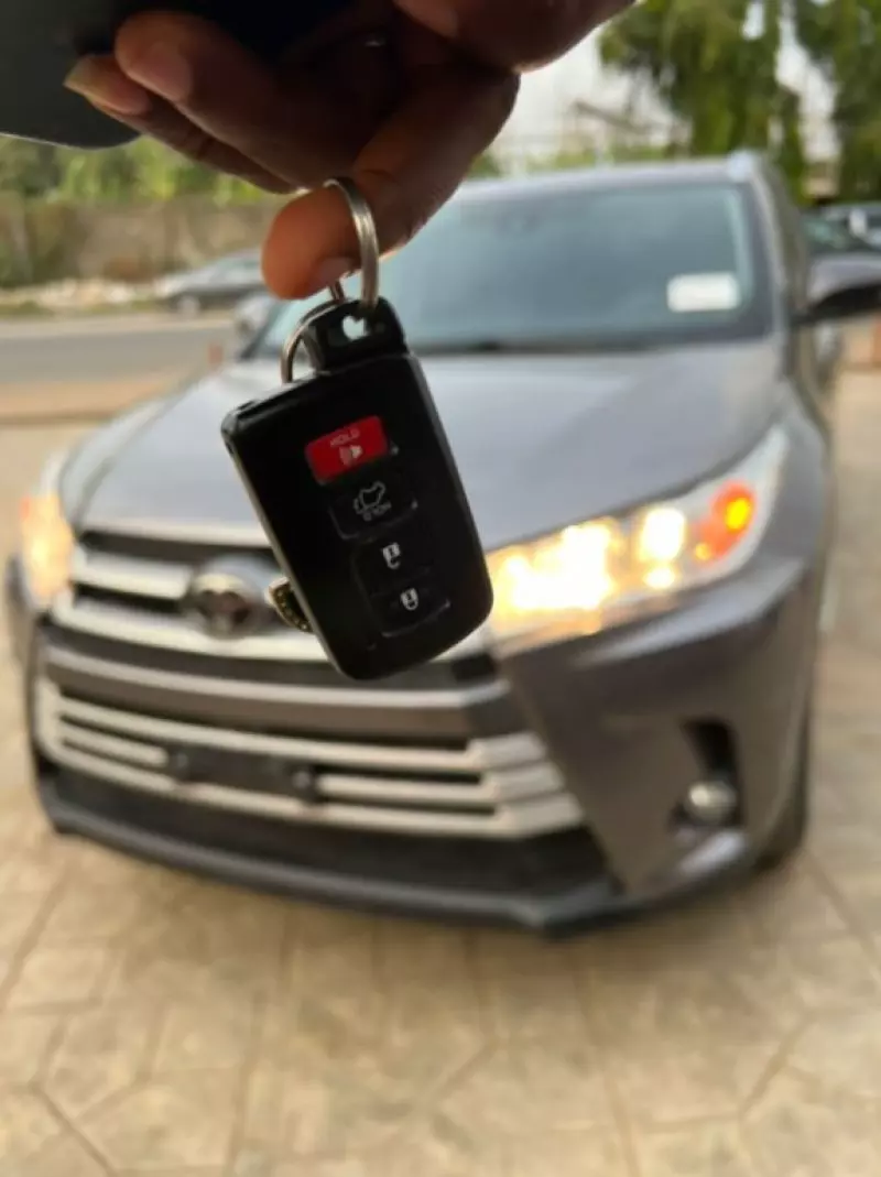 Toyota Highlander   - 2017