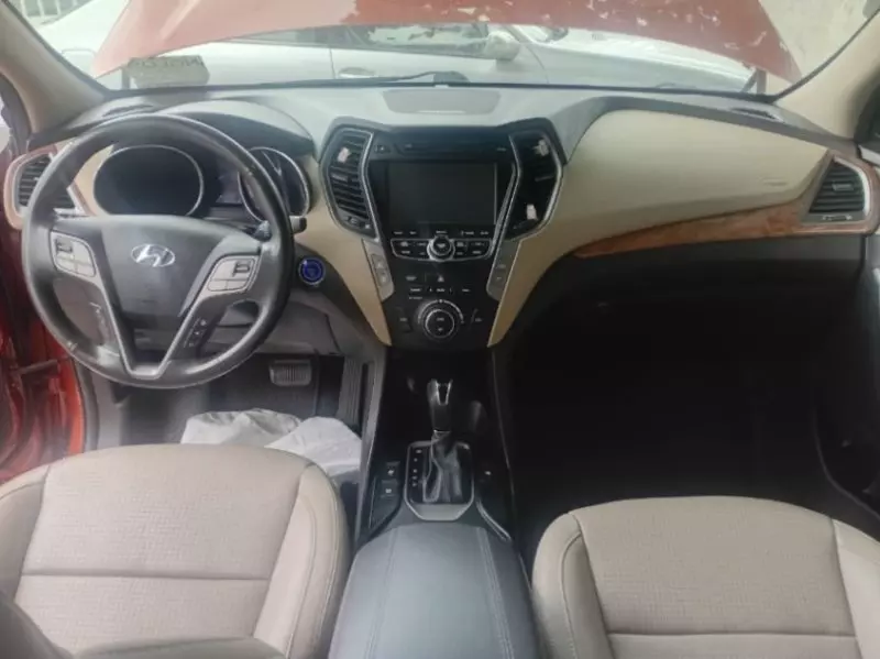 Hyundai Santa Fe   - 2014