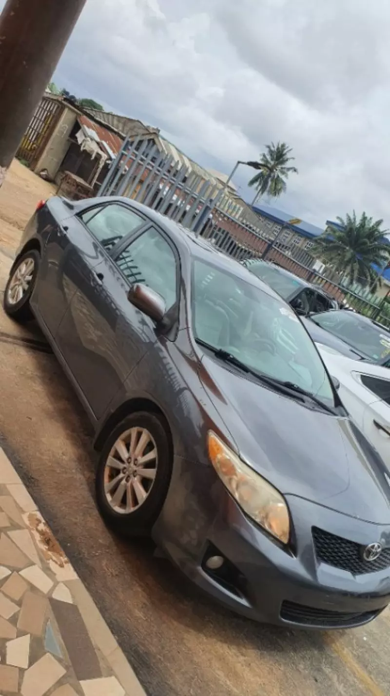 Toyota Corolla   - 2010
