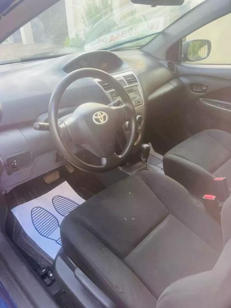 Toyota Yaris   - 2012