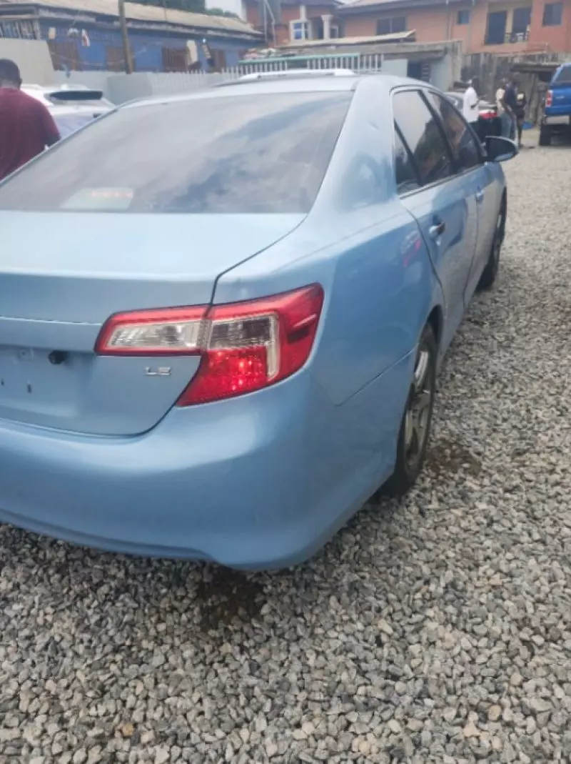 Toyota Camry   - 2012