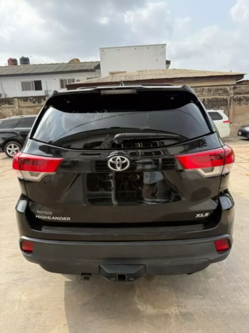 Toyota Highlander   - 2014