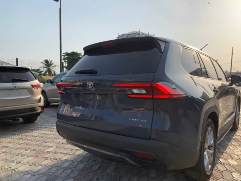 Toyota Grand Highlander   - 2024