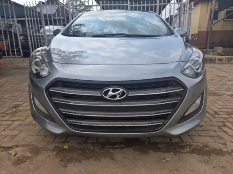 Hyundai Elantra   - 2016