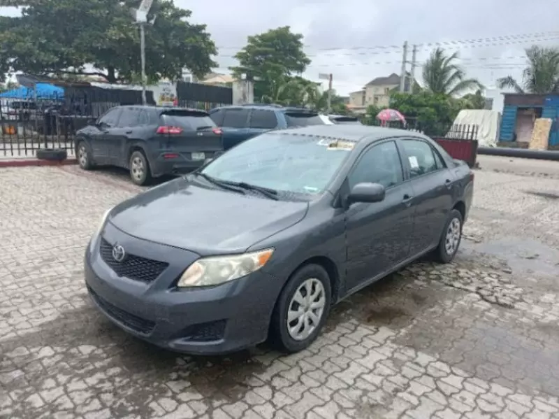 Toyota Corolla   - 2010