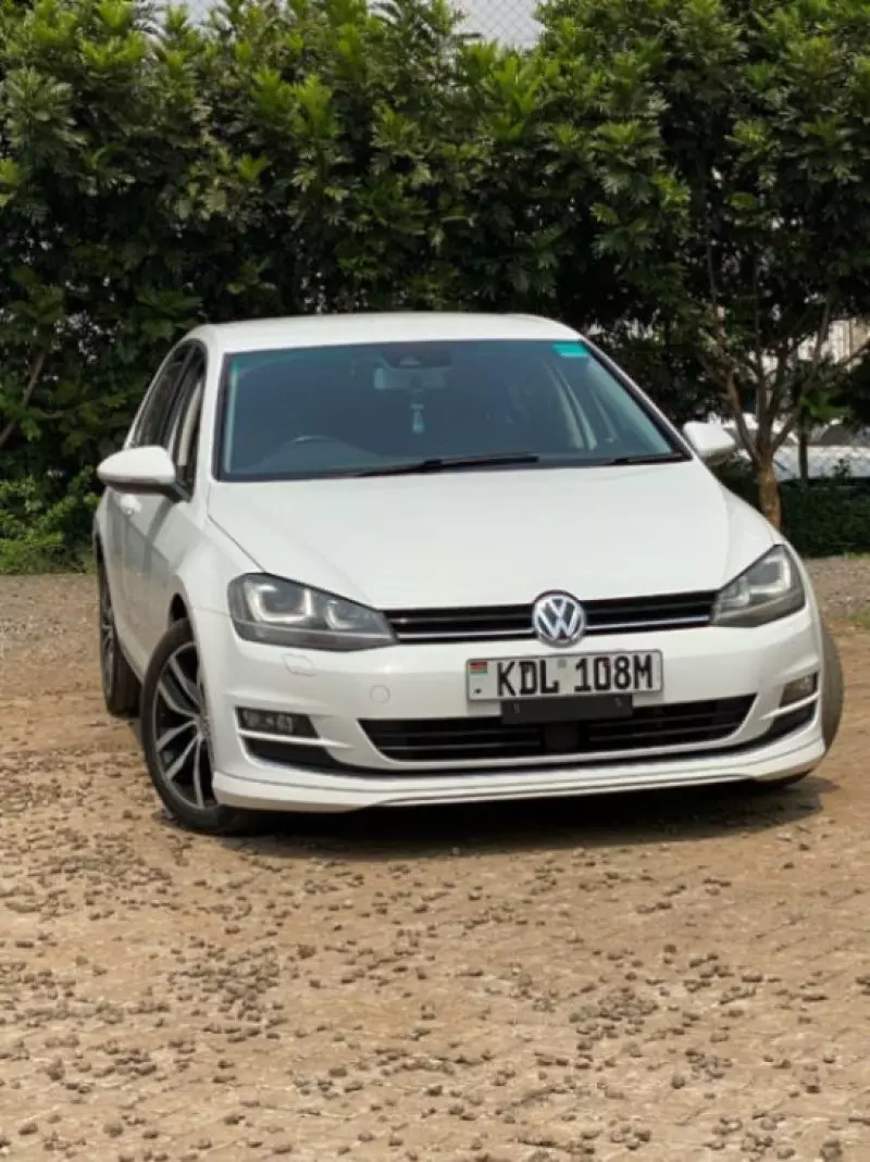 Volkswagen Golf   - 2015